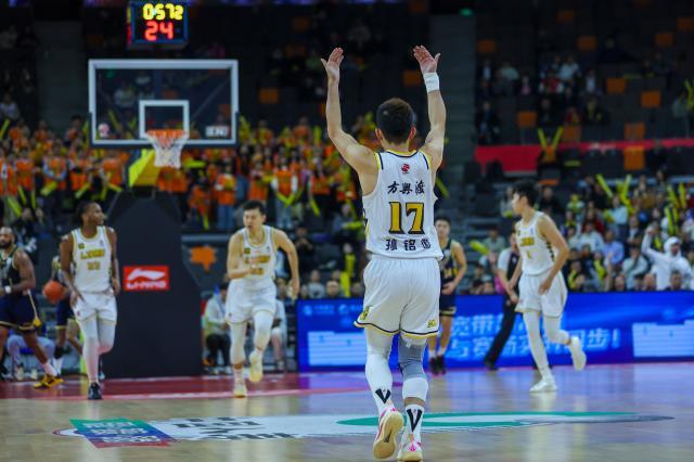 1736155778399050931.jpg #(体育)(3)篮球——CBA常规赛:广东东阳光不敌浙江方兴渡XxjpseC007143_20241221_PEPFN0A001.jpg